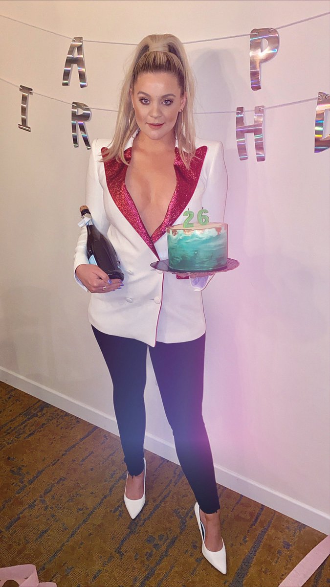 Lauren_Alaina's tweet photo. Hey 26, PONY up. Viva LA Vegas. #lapelyeah #goshawtyitsmybirthday 🥂 https://t.co/edXxIK8n2m