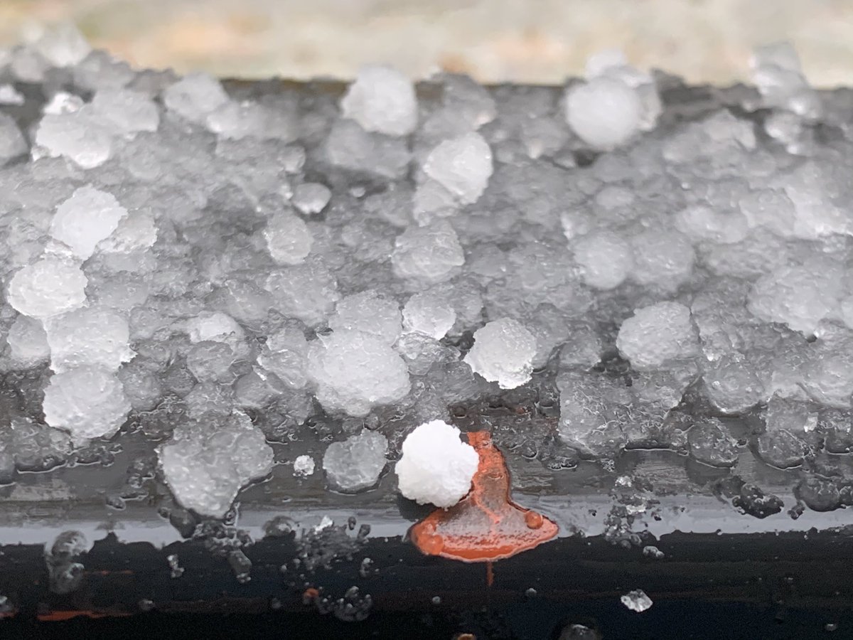 荒木健太郎 札幌は不安定な空模様 積乱雲から霰や雹が降って ときおり雷の音が空に響きました