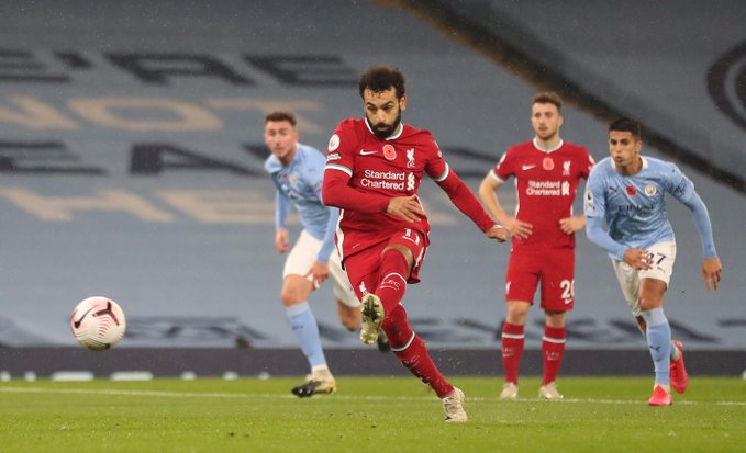 FLAGUP_OFFSIDE's tweet photo. Full time at Etihad. Manchester City 1:1 Liverpool.
A promising tie ends with shared points on a rainy day. Salah's penalty gave the defending champions an early lead, but Jesus' strike earned them a point before De Bruyne missed from the spot.
MOTM-Cancelo
#MCILIV #MCFC #LFC #PL https://t.co/Ianlm3EXIp