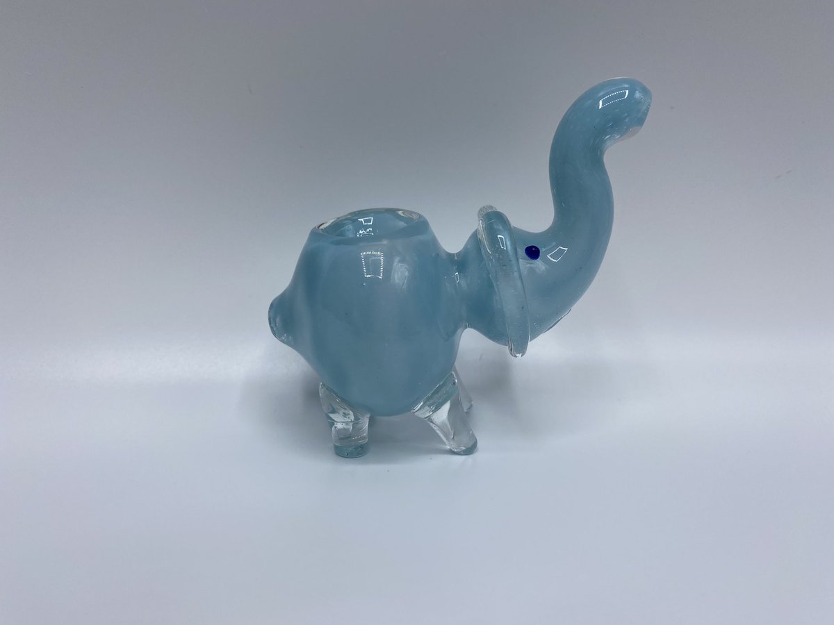 Trippyessential's tweet photo. #Glasselephant #Trippyessentials
#Womenowned #Smallbusiness #Colorado #MileHigh #High #Weedlife #BlackLivesMatter #BLM #hemp #CBD #GG #smellproofbag #smokey #hotbox #dab #bong #pipes #glassblunts #bong #glassblunt #glassbluntchallenge
#photography #smokinghot https://t.co/M8xK2TXweZ