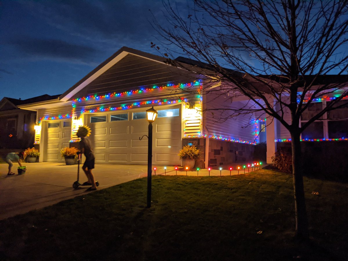 Tricia_Carty's tweet photo. Riding Scooters. In Shorts. In November. With Christmas Lights On. #2020 https://t.co/PJnmQOaUHB