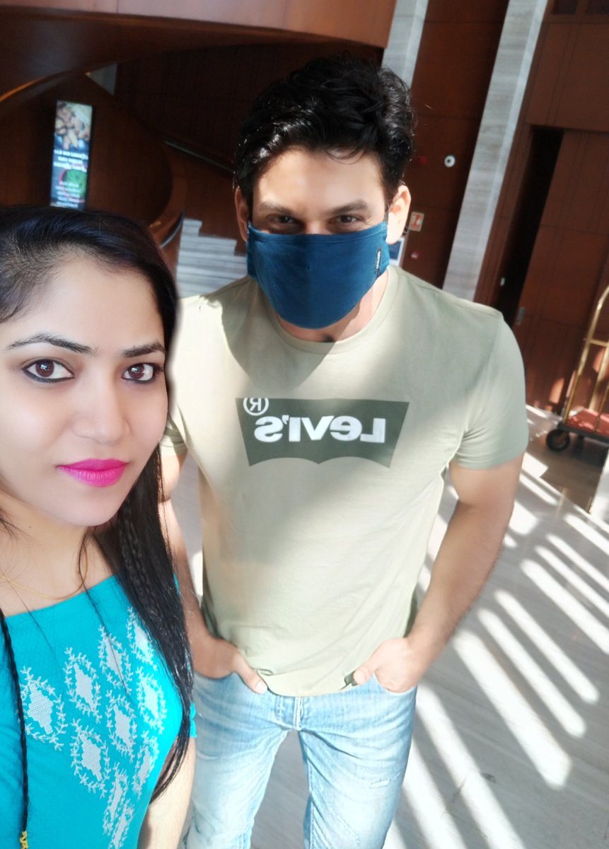 Meeting his fans Wearing Fans Gifts  This Lucky girl got a selfie in Sidhearts filter with our very own  #SidharthShukla Beat that 