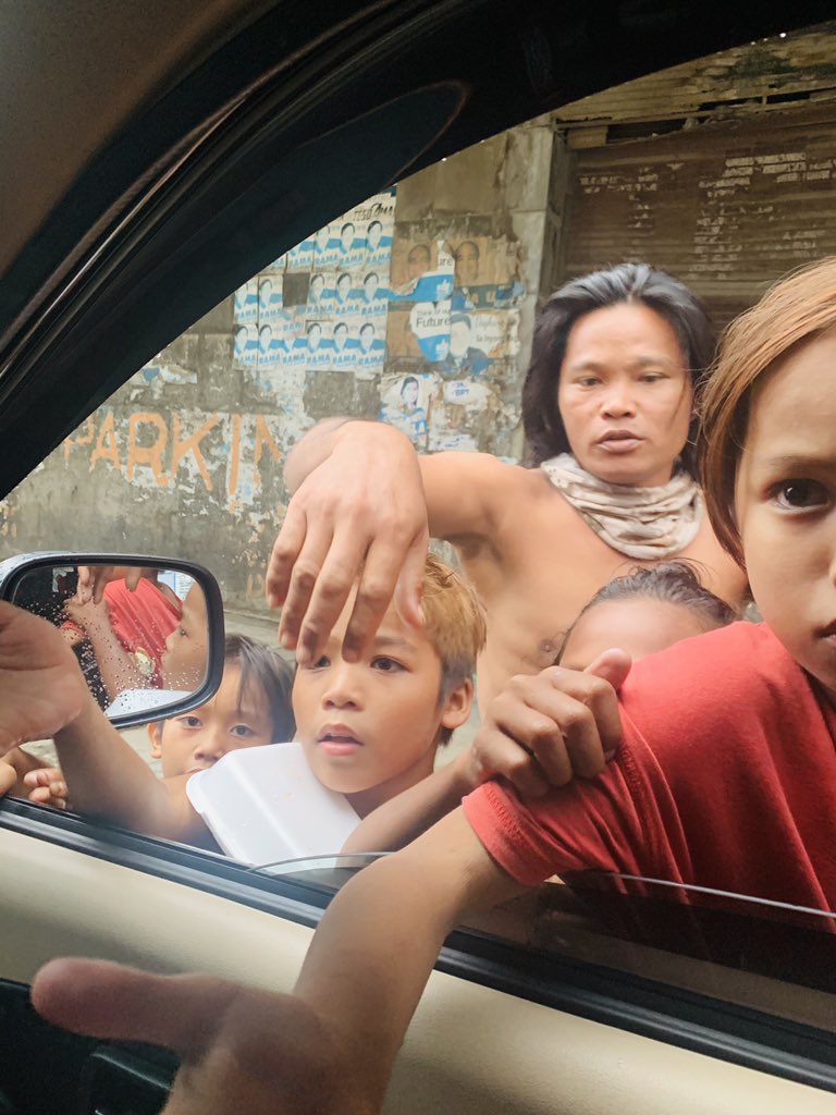 jhona_jlo's tweet image. Have zero expectations when you give. Give because you want to give, not because you have to. Feel how really beautiful life is 🙏
#FeedingRoutine #StreetChildren