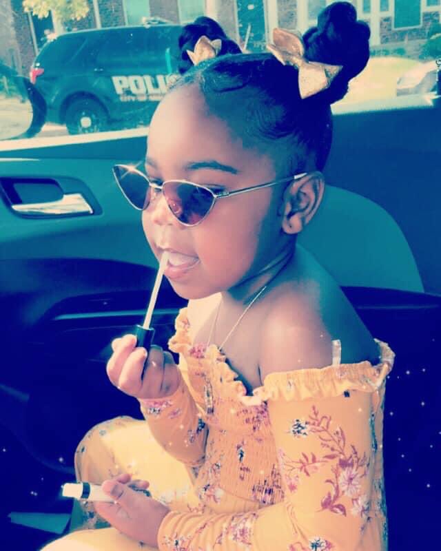 Pr3tyGracia's tweet photo. @ChazKB1 Yes my niece love takin pictures https://t.co/rwRRYiTC6o