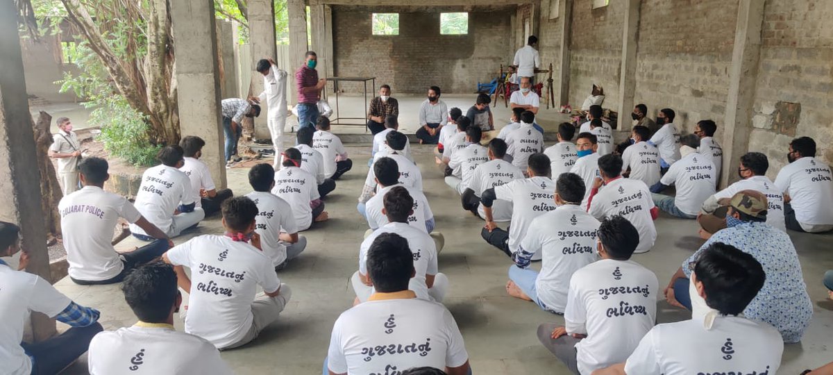 dineshbambhania's tweet photo. LRD SRPF GPSC TET TAT AGRICULTURE સહિતના  વિદ્યાર્થીના આંદોલનથી ઘણા વિધાર્થીઓને ફાયદો થયો.પણ હવે બાકી રહેલી માંગણી જલ્દીથી પૂરી કરે સરકાર નહિતર નજીકના સમયમા મોટા ભાગના વિદ્યાર્થીઑ લડી લેવાના મૂડમાં...
#શિક્ષિત_યુવા_બેરોજગાર_સમિટી
#સત્યમેવજયતે https://t.co/BR5wrXkzsq
