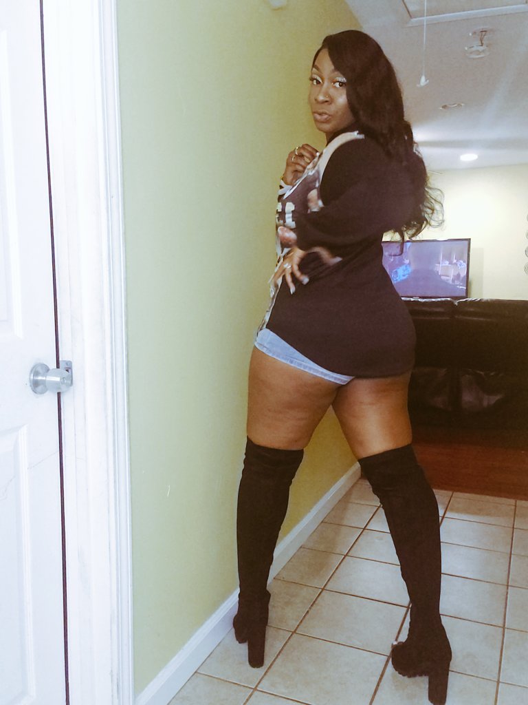 NurseDee3's tweet photo. All ima say is when you pick that side... Stay TF over there! ⚜⚜⚜
#NOLAMADEME https://t.co/l7fNlR8CpW