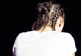 here’s a thread of harry in braids bc i love it sm