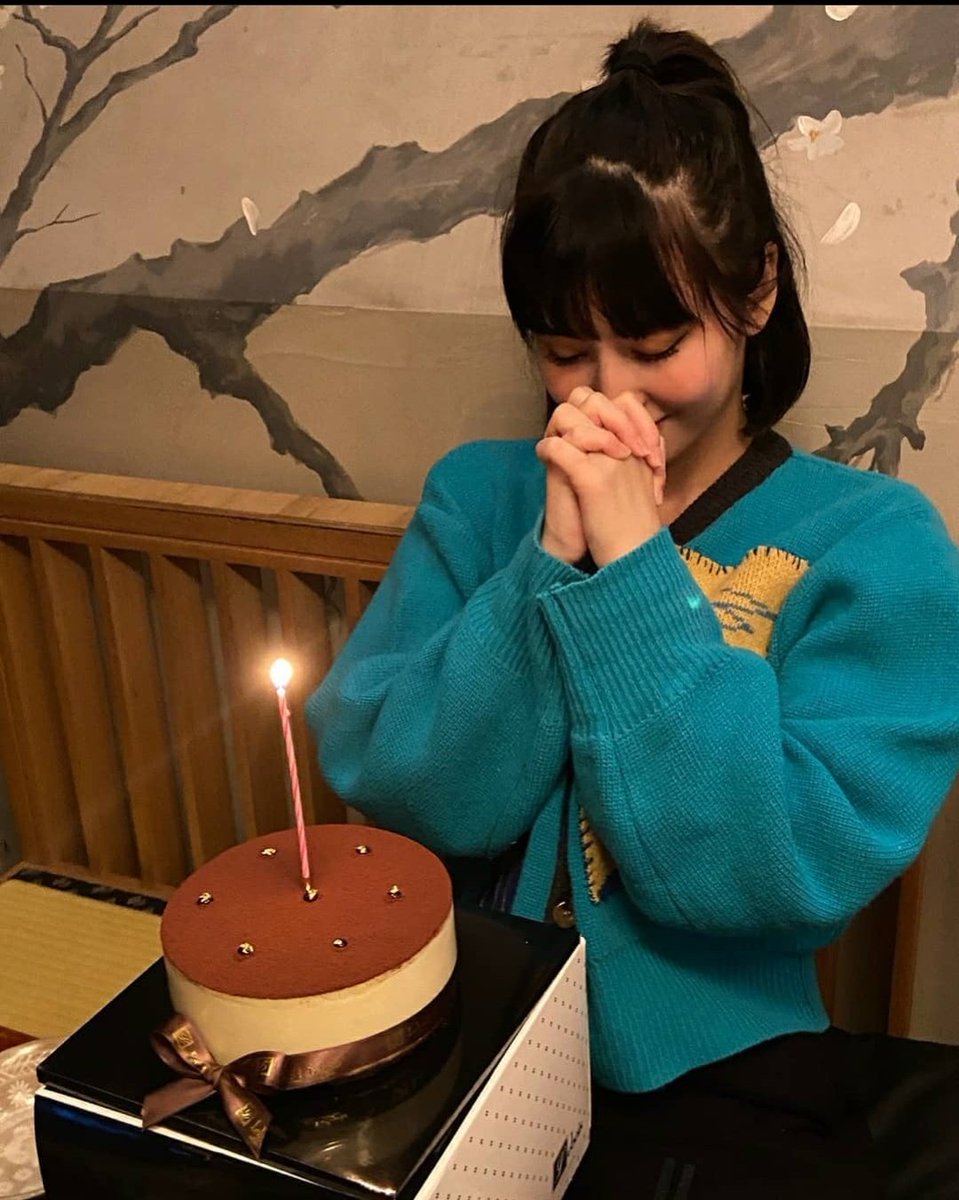 _gukkmin_'s tweet photo. Mi Lunita espero que hayas pasado un cumpleaños increíble, apoyo lo que dijo Nayeon, gracias por haber nacido Momo 🥺💕

#HappyMOMOday #OurPeachMomo @JYPETWICE https://t.co/6qv7xRJLKv