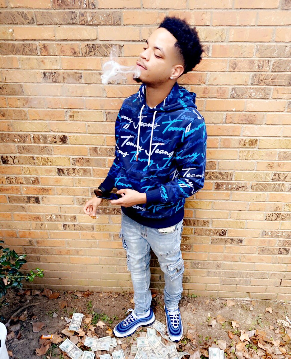 iAmDesigner_ tweet picture
