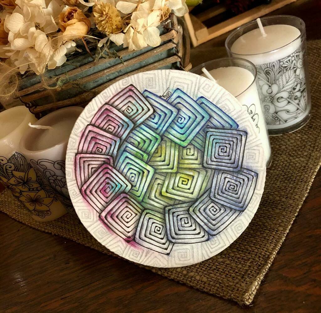 Emiko_K_28's tweet photo. #zentangle #monotangle #patternart #pendrawing #relax #meditation #ゼンタングル #パターンアート #ペン画 #リラックス #マインドフルネス #モノタングル https://t.co/9KyZIhTUQr https://t.co/0Qyxu64gct