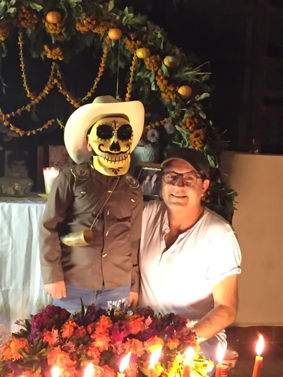 armoherbertz's tweet photo. It’s a wrap! Hoy terminamos la grabación del video musical del son huaxteco “La Llorona” de @TlacuatzinTrio con la participación de mi sobrino nieto Julio César, quien ama nuestra tradición del huapango. #LaLloronaTlacuatzinSonHuaxteco #GasJeblaSLP #MarkMusicMX #LaHuaxtecaEsMía https://t.co/tjy2OpZqTx