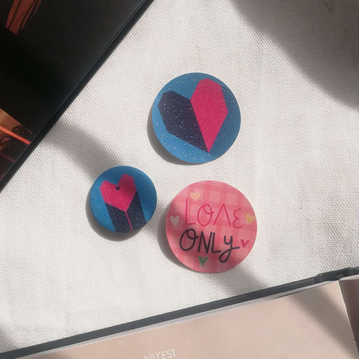 lunatalacreates's tweet photo. #NUEST PIN and Sticker Set
Glitter laminated
1 pc. 1.25" fandom pin
2 pcs. 1.75" round stickers
120pesos only
5 stocks available
#journalph #paperph #stickersph #bujoph #journalphilippines #supportsmallbusiness #supportlocal
#artph #fandompin #minhyun #jr #ren #baekho #Aron https://t.co/tjc0Mpmjgg