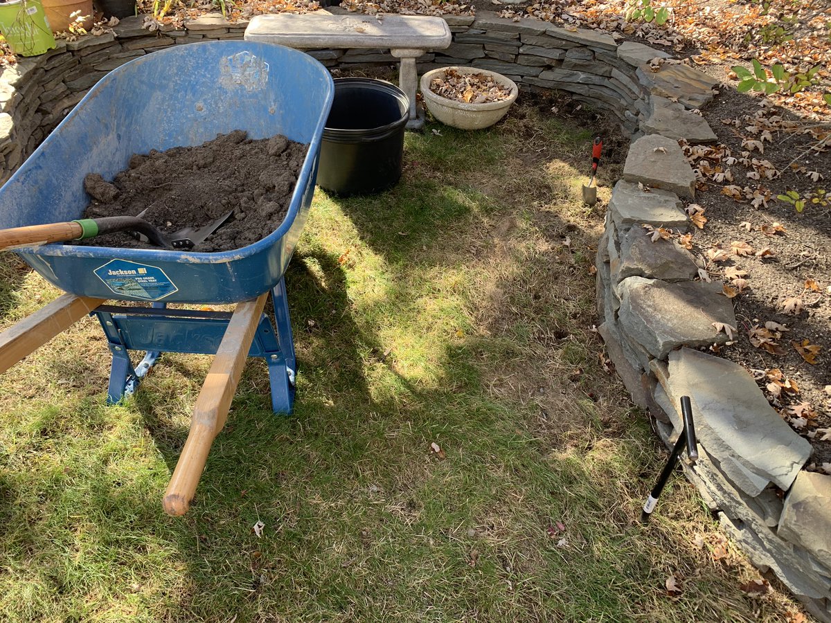 pK_solo1's tweet photo. Finally finished for the summer..... this was a long haul & getting these bulbs in was the last item on the list. See you in the spring..!! #Garden2020 #Drystack #Trellis ๐ผ๐ป๐บ๐ฅ https://t.co/2T240ZIef4