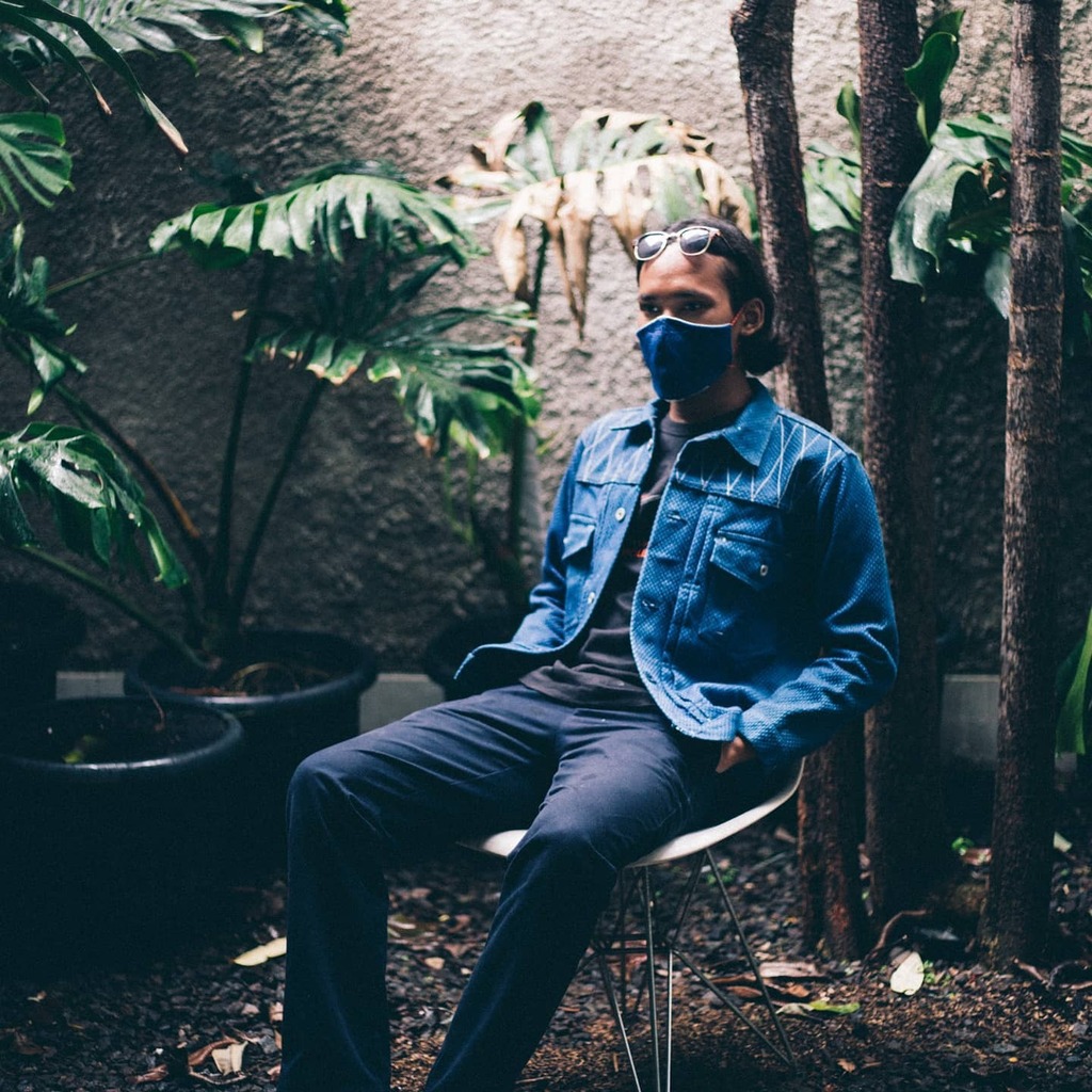 All natural indigo blue. Check the latest use of our signature judogi fabric in our mask and type II inspired jacket in our webstore. 

#bluesville
#naturalindigo instagr.am/p/CHXVpofF0zZ/