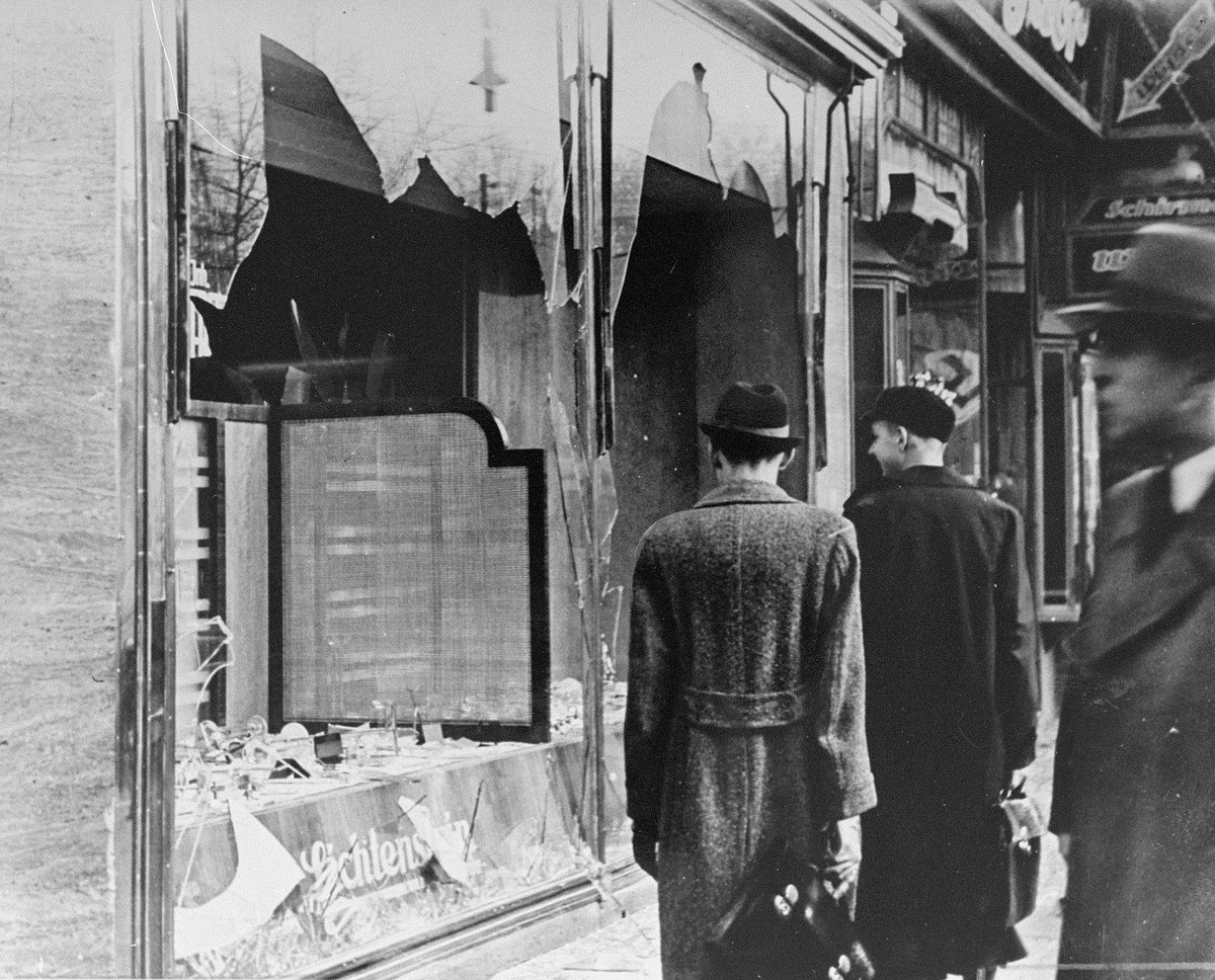 82 years ago #OnThisDay the #Kristallnacht pogrom took place. Jewish homes, businesses and synagogues were attacked across Germany and Austria and in areas of the Sudetenland in Czechoslovakia recently occupied by German troops throughout the night of the 9-10 November.