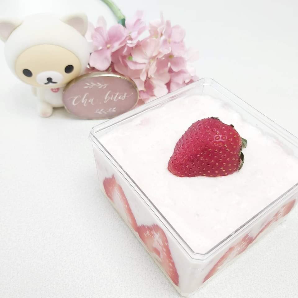Quick and Easy Strawberry Mousse Cake 草莓慕斯蛋糕 | cha bites youtu.be/irS8LD-Kr3w via <a href="/YouTube/">YouTube</a>