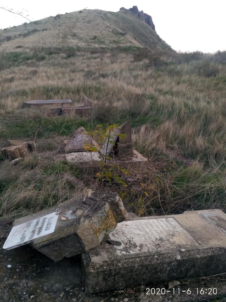 HikmetHajiyev's tweet photo. Ministry of Environment have identified in deoccupied lands of Azerbaijan massive environmental terror and catastrophy commited by Armenia during years of occupation.   Plane/pine tree forests, including thousand years old Plane tree was liquidated. Wild animals not spared also. https://t.co/ihThLorhJf