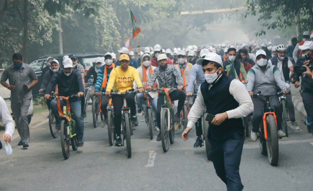 Clearing the road for cycle rally  got me a candid with National president @BJYM @Tejasvi_Surya and @VasuRukharBjp at #PlantForThePlanet 
All the best to karyakartas who worked hard to make this happen 
@NiteshRajputBJP @RochakSachdeva @sumityag @Abhiemanyu @anuragschandel