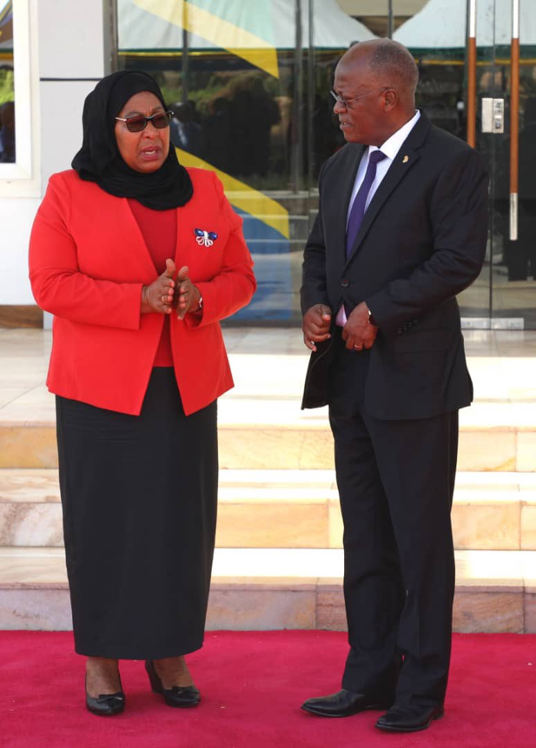 Nilipita Kumjulia hali Mkuu wa Wilaya ya Mlele Mkoani Katavi Recho Kasanda aliyelazwa katika Hospitali ya Taifa Muhimbili kwa Matibabu Wakati Nikielekea Uwanja Wa Ndege Wa Dar es Salaam Kuenda Dodoma Kushiriki Uapishwaji wa Mwanasheria Mkuu wa Serikali Ikulu Chamwino Novemba 09,