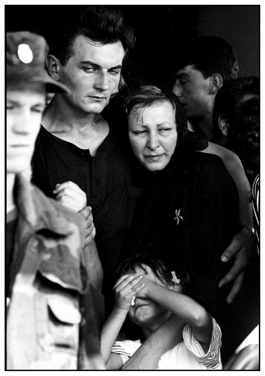 eldocumental33's tweet photo. #documental33 emet, als 25 anys #AcordsDayton, "Retrats de l'ànima", la retrobada de la fotoperiodista Sandra Balsells amb els protagonistes de les seves fotografies fetes durant el conflicte dels #Balcans.
📆Dijous, 🕐22.38, al @canal_33 @LeiroAngel
👉 https://t.co/mtwzdqdAcH https://t.co/IdYy0JQnkS