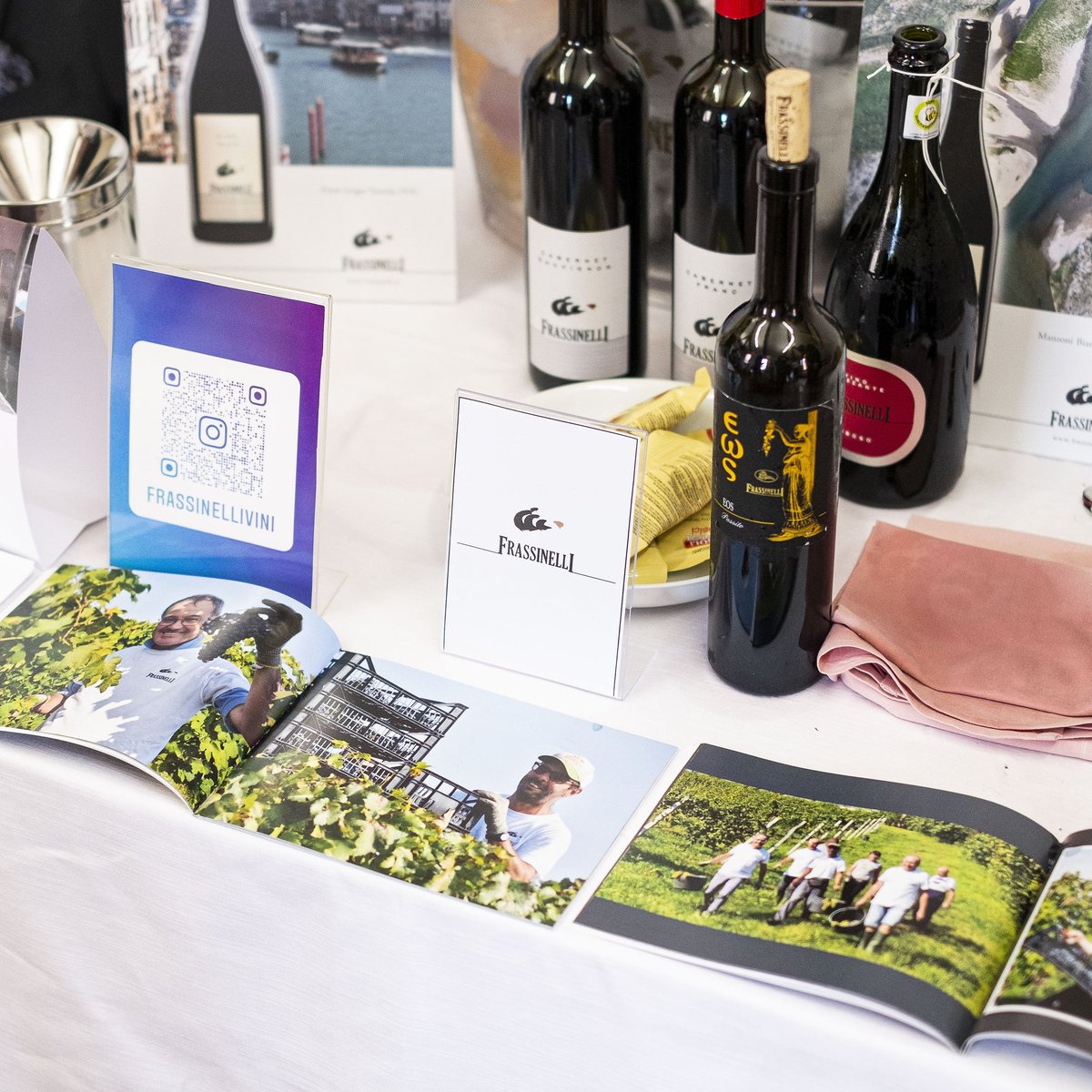 ViniVenezia's tweet photo. La #cantina @frassinellivini presente a #FeelVenice2020 ha come come impegno il #rispetto del #territorio e come passione interpretarlo. Tra i #vini prodotti, ci sono #ManzoniBianco e #Raboso #PiaveDOC e il #Pinotgrigio #VeneziaDOC.
#consorziovinivenezia
https://t.co/VGBZqYhPt7 https://t.co/zjbqCii7ox