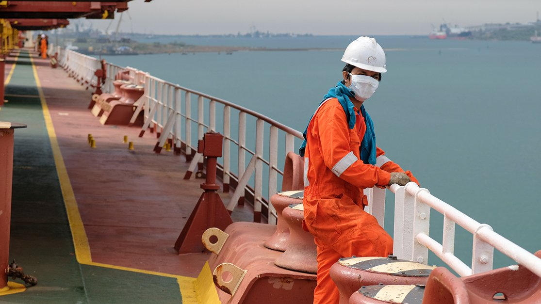 LR_Marine's tweet photo. Significant crew #safety and well-being lessons to be learned from industry-wide survey, casting a spotlight on crew change reforms needed to address humanitarian crisis of stranded #seafarers. https://t.co/VX2QhrXr6U #SeafarersAreKeyWorkers https://t.co/23T0iVNX5j