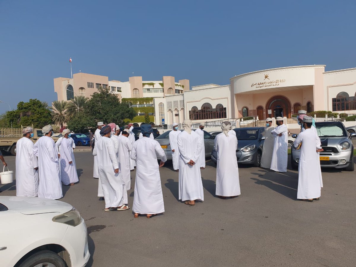 SAEEDAL34438744's tweet photo. #ملف_مشروع_النقل_المنسي_ميناء_صحار
8 سنوات او اكثر من التحديات وعدم اكتمال المشروع واهالي ولايه لوى ينتظرون
من ورى هذا التأخير؟
لماذا عدم الإفصاح عن المشروع بكل شفافيه للمشروع؟
اين هي الضوابط التي يعملوا عليها؟
لماذا تغيرت معاير التعويضات؟ https://t.co/nbG3dZn3fA