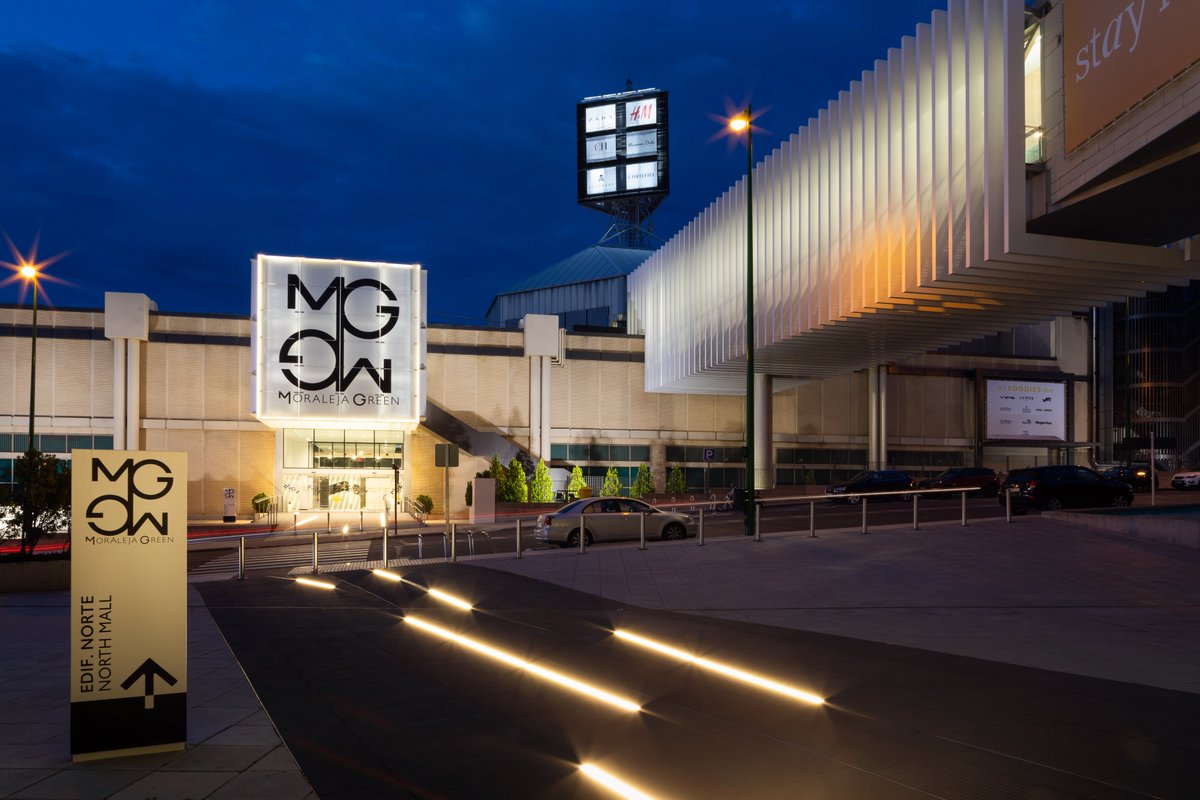 Chapman_Taylor's tweet photo. Take a look at our #MoralejaGreen shopping and leisure venue #refurbishment in #Madrid
https://t.co/copvHGaImd
#AssetEnhancement #AssetTransformation #Renovation #Retail #RetailArchitects #RetailArchitecture #RetailandLeisure #ShoppingCentres #Architecture #Interiors #Spain https://t.co/MU9ZOJmUUz