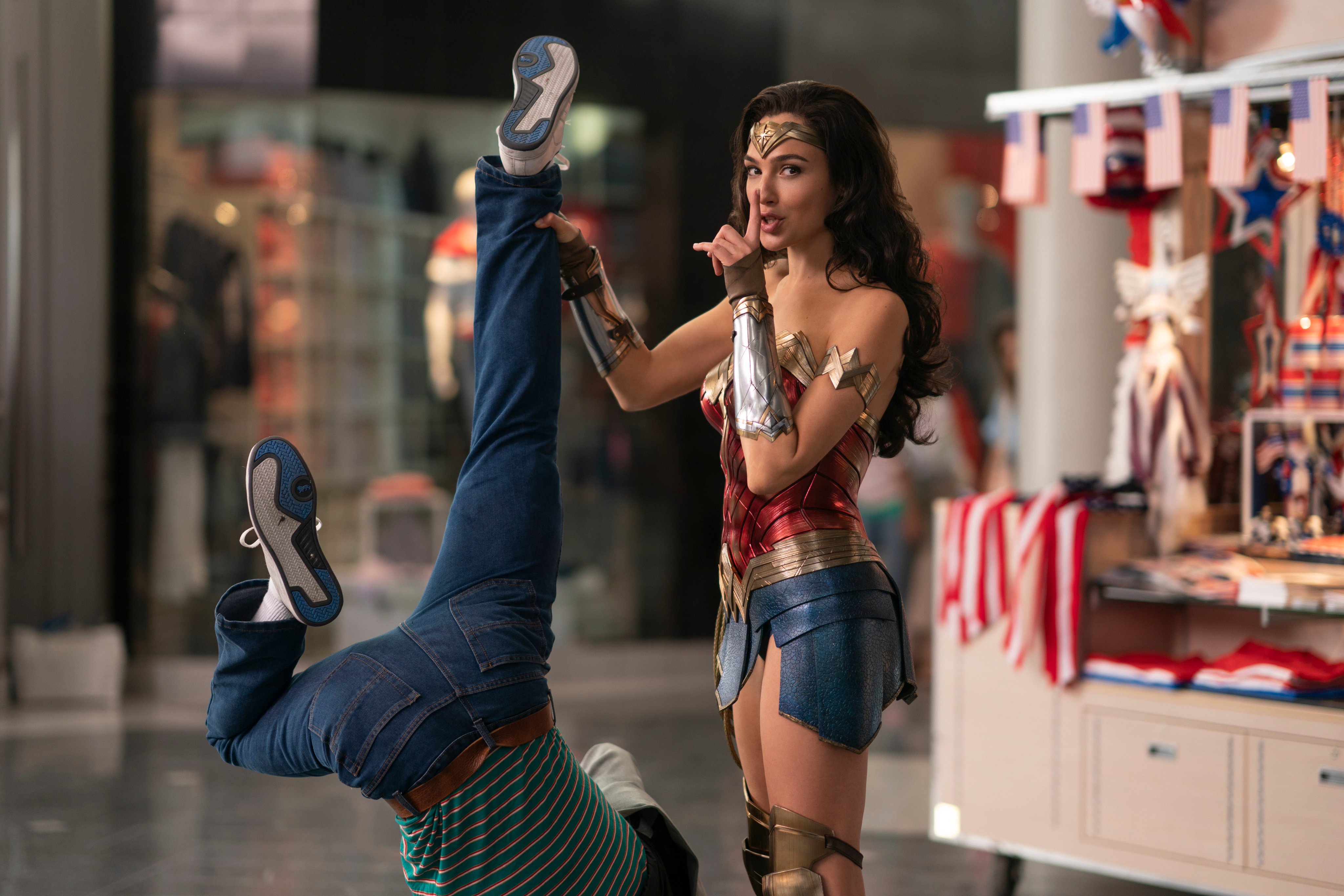 ワンダーウーマン Lynda Carter Statue : ワールドセレクト