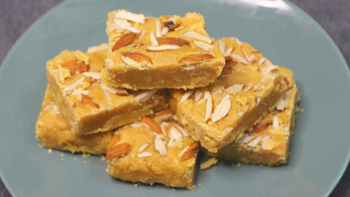 BithikaKitchen's tweet photo. বেসন বরফি 
Besan Barfi 
Bangladeshi Beson Borofi Recipe 
Diwali Sweets Recipe
.
.
.
https://t.co/YXlaN2fs4j https://t.co/SHxlo3Klgu