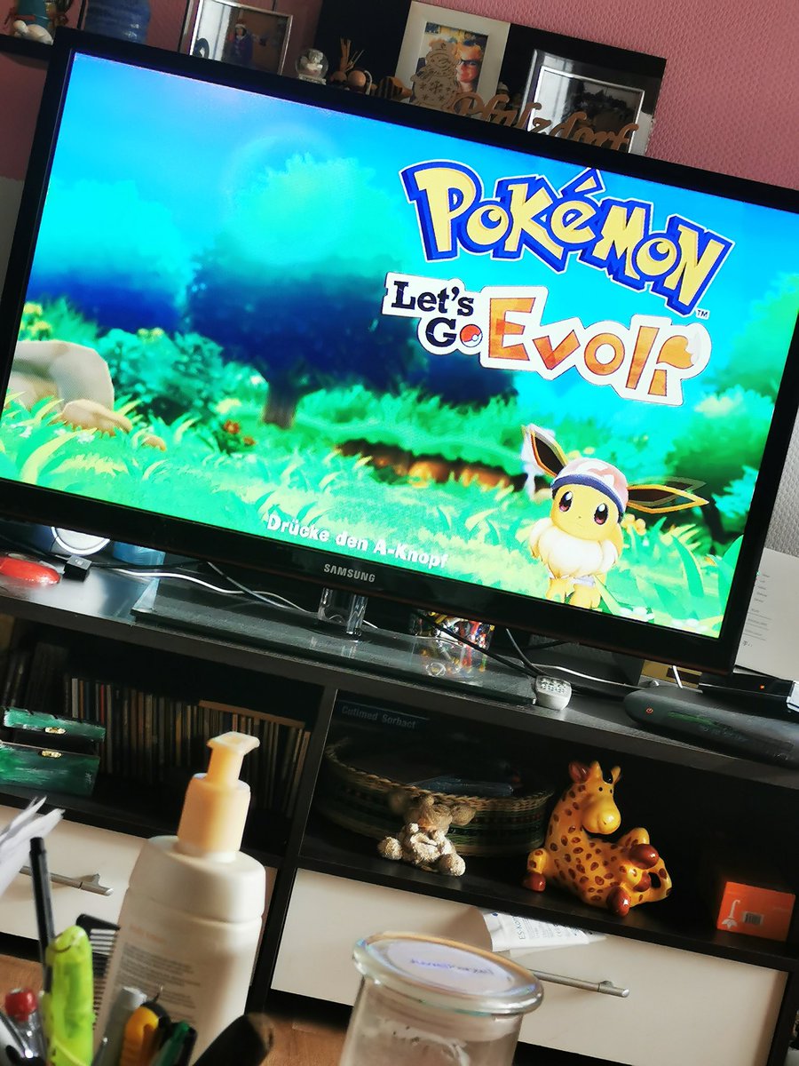 konfettiiimkopf's tweet photo. Urlaub 😍 #LetsGoEvoli https://t.co/CWYIzU1weQ