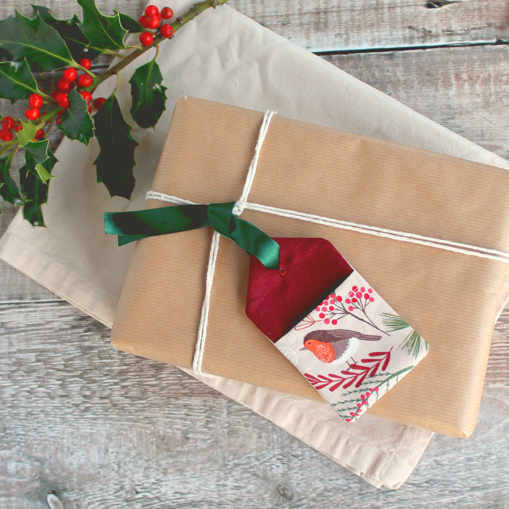 ticketyboocoo's tweet photo. A bit of multi tasking going on with @TheWiseOldOwl3 - gift tags that double up as tree decorations! 
#tbch #crafttastic #shophandmadehour #womeninbizhour 

https://t.co/9jAC8DwCIj https://t.co/C4eExRH91D