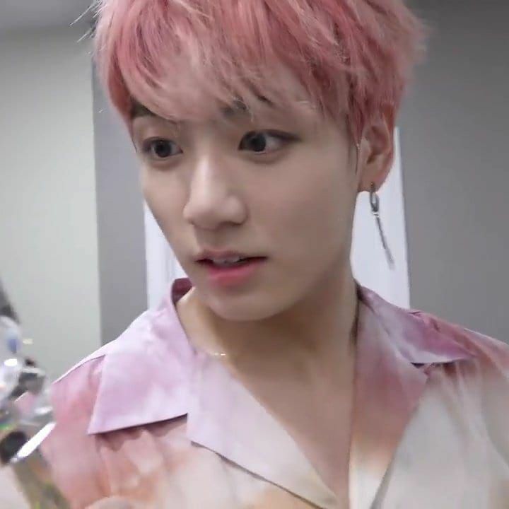 jungkook in pink ~ a pretty thread 