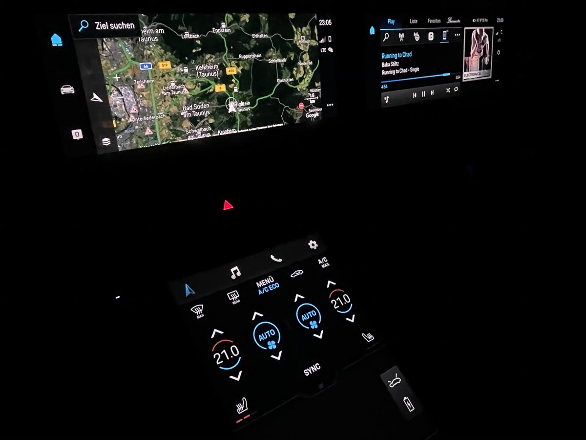 My @Posche #Taycan is connected again. The Porsche Connected Car team contacted me and fixed the problem Saturday night at 10:30pm. Big hugs for <a href="/Porsche/">Porsche</a>. 

I'll keep everyone posted how it compares to <a href="/Tesla/">Tesla</a>. \KTN