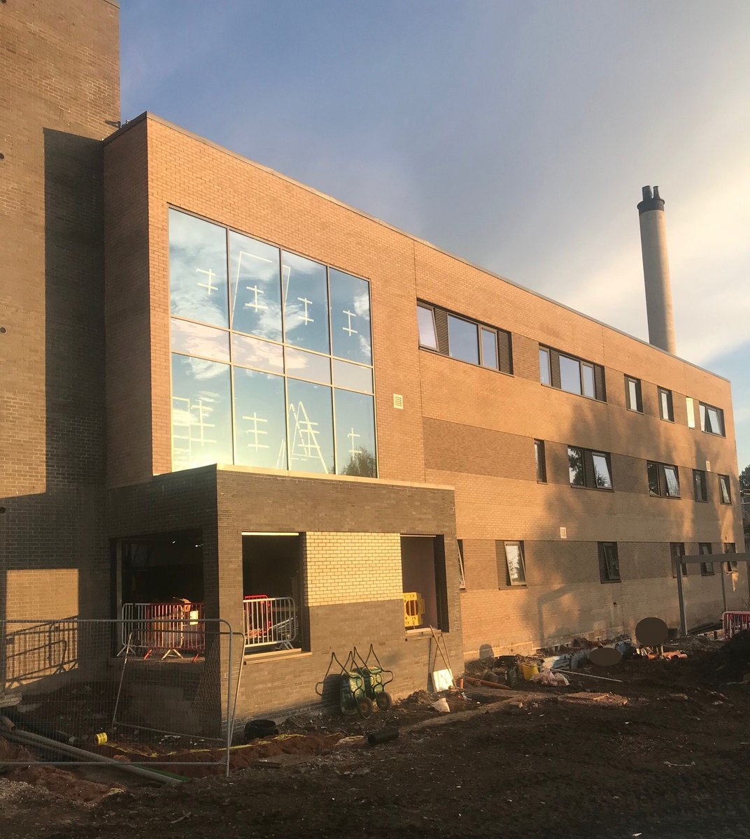 keyconstruct's tweet photo. With the external scaffold down, the Carters Green Medical Centre is revealed as works now begin outside on the adjacent pharmacy.

@StrideTreglown @GHWconsulting @qodaconsulting 
#CarlDeanAssociates @CCScheme

#CartersGreenMedicalCentre #SandwellGeneralHospital #LoveConstruction https://t.co/U1SVfEHRyu