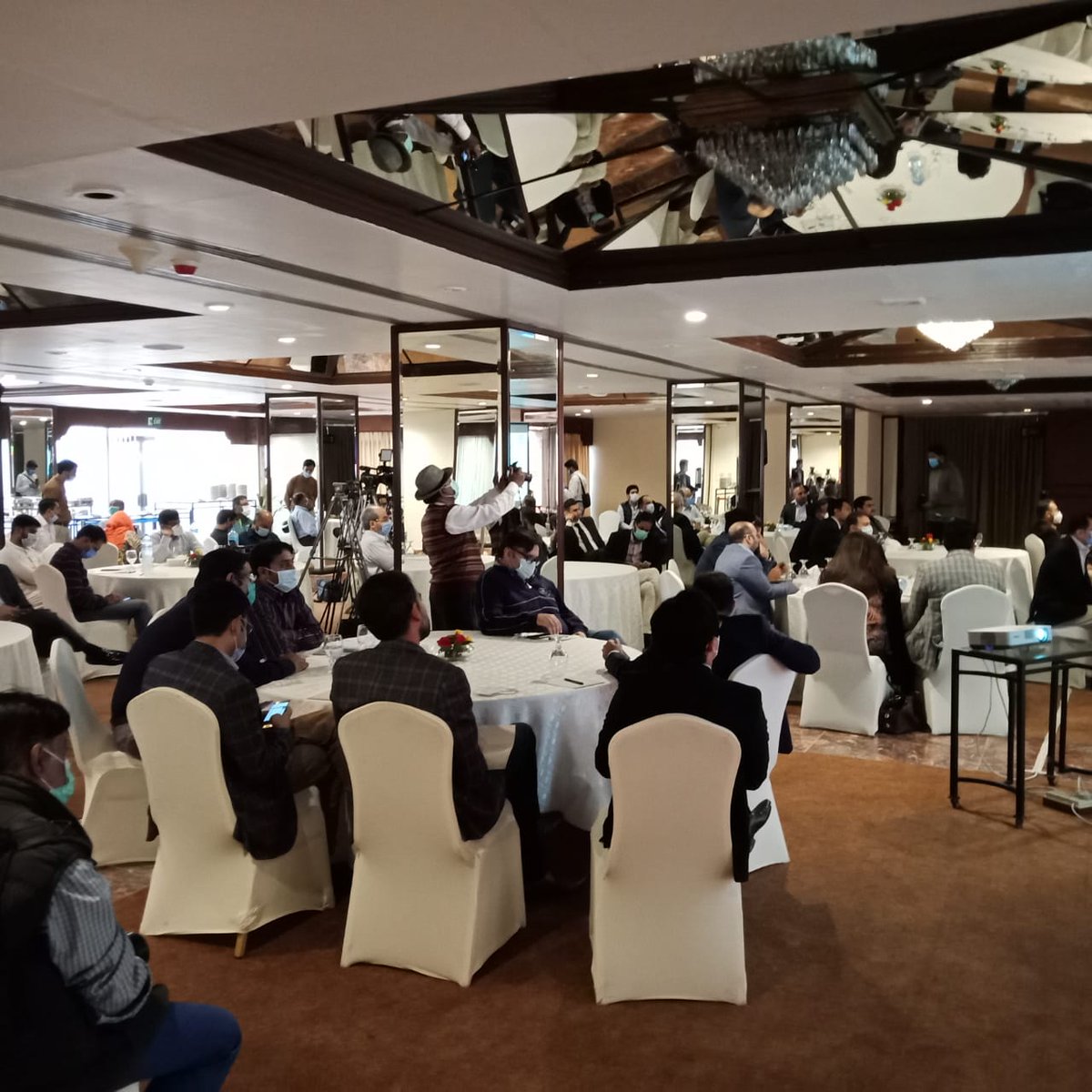 PSEB's tweet photo. Managing Director, PSEB, Mr. Osman Nasir delivering key note address at IT Industry Meetup 2020 - Lahore Chapter.  #IT #industrymeetup #DigitalPakistan https://t.co/YbsEE5i6So
