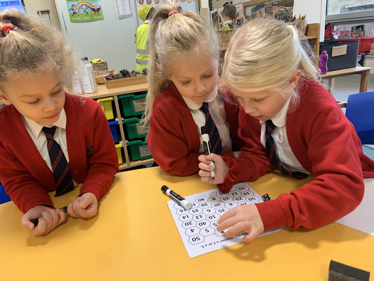oldgupsyr2's tweet photo. 2LM enjoying @Maths_Tree resources on a Monday morning ๐ #ambitiousandcapable #GUPSNum https://t.co/DFU83knaTE