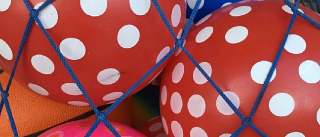 Online presentatie van Kommee: donderdag 12/11/'20 voor iedereen die van kinderen houdt! Waarom is buitenspelen zo belangrijk is voor (de ontwikkeling van) kinderen? Wat hebben kinderen van je nodig? Je krijgt winter-speel-ideeën! €5,- Stuur je mailtje naar bianka@kommee.com.