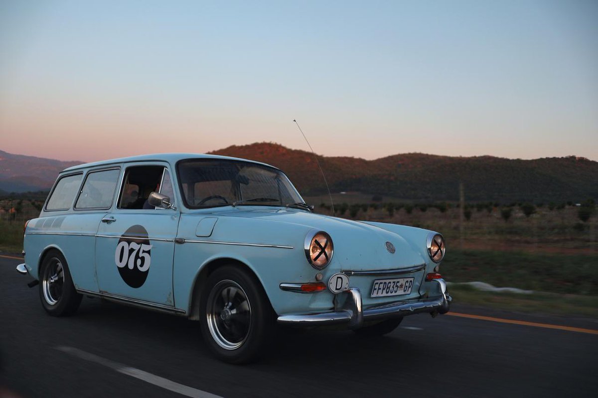 ReubenVN's tweet photo. Weekends go by and what a weekend it was #targaramponi #itsonlycoolifitsaircooled https://t.co/pYDyoxB7HD