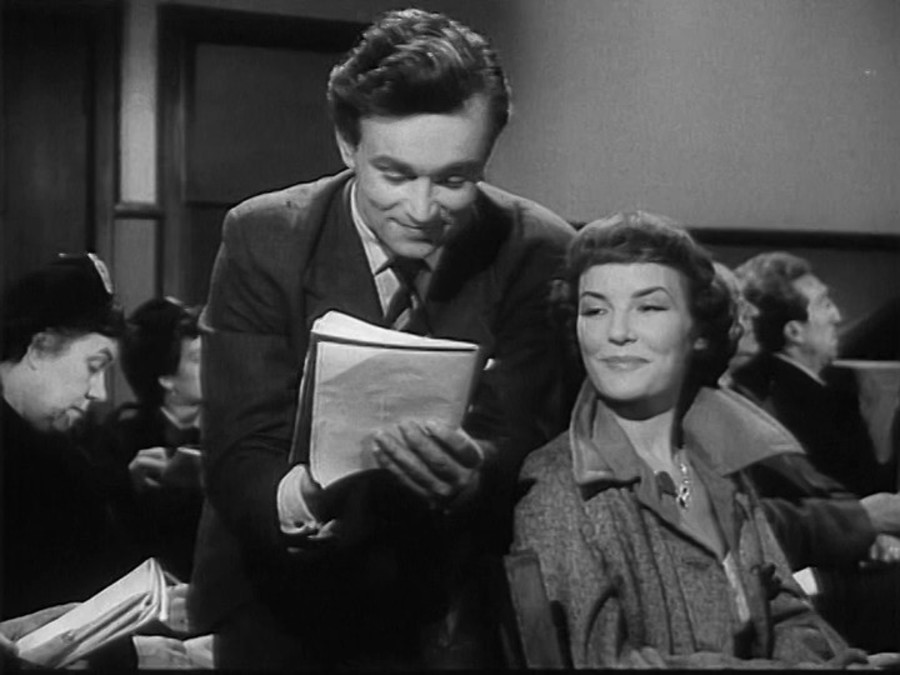 AngusKohm's tweet photo. #SundayNightClassic
The Gay Dog (1954) by #MauriceElvey
based on the play by #JosephColton
#WilfredPickles #PetulaClark #MegsJenkins #JohnBlythe
The owner of a successful racing greyhound hits upon a plan to worsen its starting odds so as to win more money.
#Comedy https://t.co/njoPyCVw5W