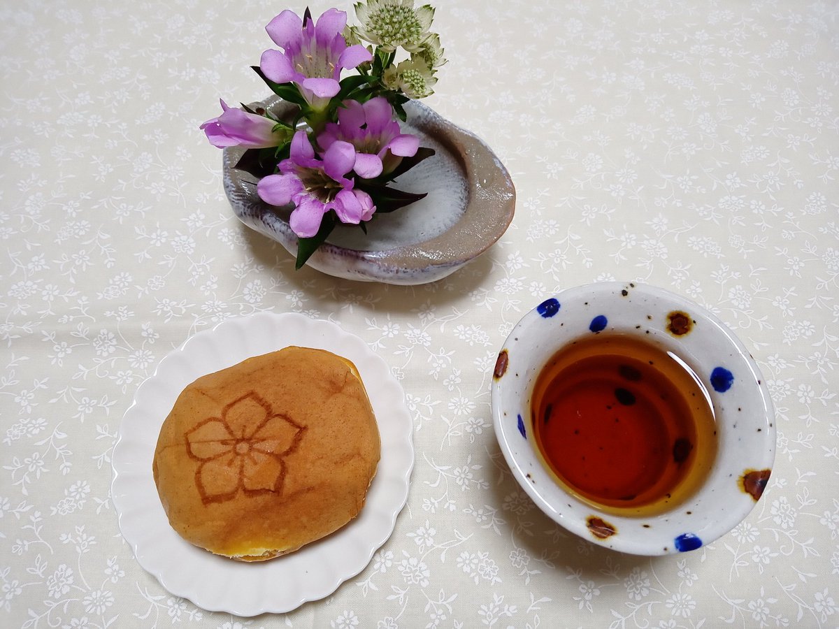 ローズりーな 麒麟がくる を見ながら 深まる二人の確執 お市の小豆袋はないのかな 桔梗の家紋 明智光秀どら焼き おやつ時 リンドウの花 花言葉は 誠実 正義 木漏れ日のお茶会 ローズりーな 麒麟がくる を見ながら 深まる二人の確執 お市の小豆袋はないのかな 桔梗の家紋 明智光秀どら焼き おやつ時 リンドウの花 花言葉は 誠実 正義 木漏れ日のお茶会