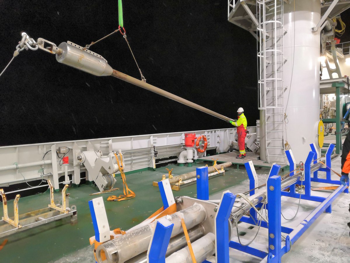 Tonight we collected sediment cores using the gravity corer! Had an hard time extracting the core from the barrel because it was frozen inside🥶NW-Svalbard- CA #AKMAproject <a href="/GiulianaPanier2/">Giuliana Panieri</a> @dimi_kalen <a href="/Claudio09896663/">Claudio Argentino</a> #CAGE_COE #methane #climatechange