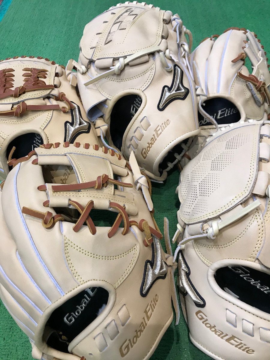 八森スポーツ ミズノから新色硬式グラブの登場 お手入れの仕方次第では非常にかっこよくなる色 もちろん お手入れの仕方も教えます メジャーリーガーっぽくてカッコいい 是非見に来てください 定価 53 000円 税 八森スポーツ 野球 野球用品 硬式 八森スポーツ ミズノから新色硬式グラブの登場 お手入れの仕方次第では非常にかっこよくなる色 もちろん お手入れの仕方も教えます メジャーリーガーっぽくてカッコいい 是非見に来てください 定価 53 000円 税 八森スポーツ 野球 野球用品 硬式