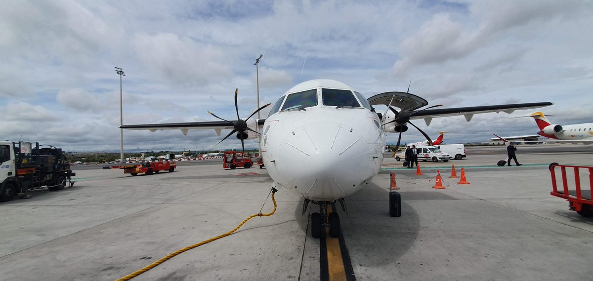 alexpj87's tweet photo. Buenos días, comienza la semana con dos besitos de nuestro querido atr de @AirNostrumLAM , EC-LQV.
@jmanatol @SpottersMelilla @ATRaircraft https://t.co/eA8jDmaP1h