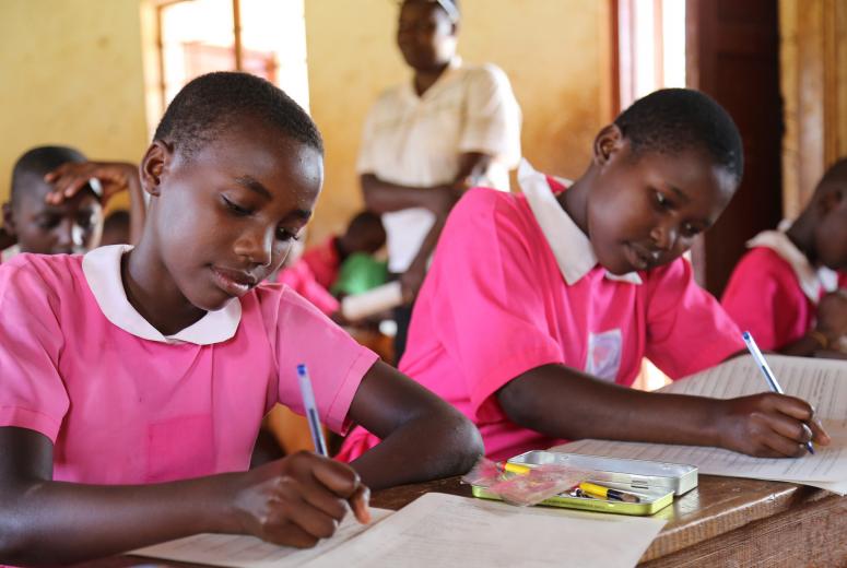 IreneKonga's tweet photo. The simplest solution to bring #children out of #poverty in #Uganda is by giving them the opportunity to enroll in #schools and get quality #education. #SponsorAchild today.
#empoweringthenextgeneration
#EducationForAll
https://t.co/4ENncqomAN
https://t.co/gCOKhjEm9x https://t.co/j3alKMCWjO