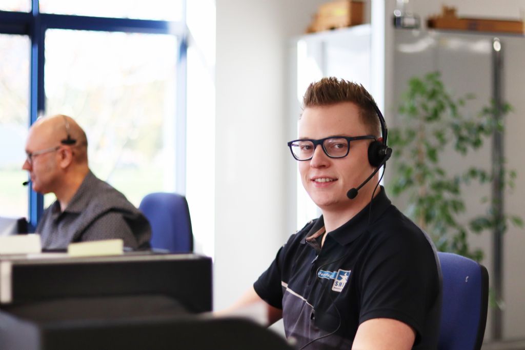 smitjedesmid's tweet photo. Belt u naar de verkoop? Dan kunt u tegenwoordig ook Albert aan de telefoon treffen. Albert ondersteunt Oscar op de verkoopafdeling en helpt u graag bij al uw uitdagingen op het gebied van gereedschappen, pbm en machines.   #sterkstaaltje #maassluis #gereedschap #machines https://t.co/oFv4D2ll9S