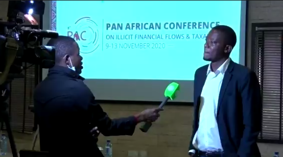 TaxJusticeAfric's tweet image. @alvinmosioma répond aux questions sur la préparation d'un post #COVID19 #Kenya utilisant le secteur extractif et la réduction des #FFIs
Restez à l'écoute pour en savoir plus sur #PACIFF2020