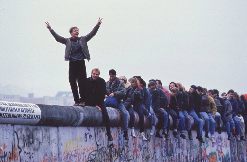 XopheRobin's tweet photo. 31 years ago, on 9 November 1989, the fall of the Berlin Wall. #Berlin https://t.co/vJdHYbUNM9