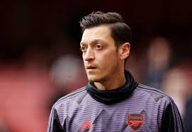 Maps_Welsh's tweet photo. Our Midfield is horrible, Bring @MesutOzil1088 Back! , We Lack Creativity , Mesut Ozil has created the most chances among Arsenal's players! , I know he's Lazy but his job is To play as Attacking Creative Midfielder ,Come on Willian not Better than #Ozil ,#Arteta 💔😢
#ARSAVL https://t.co/ob5MWt1uII