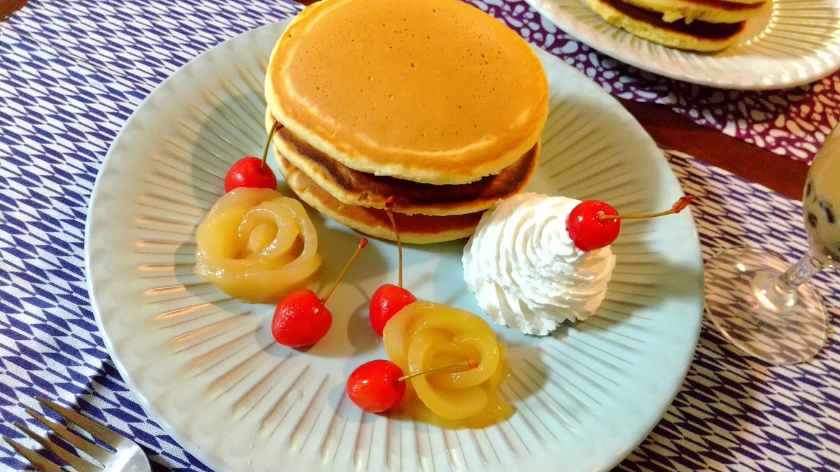 ぽてぃ ポタヲの優雅なおやつたいむ パンケーキ 山形さくらんぼと山形ラ フランスのコンポート添え タピオカロイヤルミルクティー 恋人が作ってくれたんだけどおにうまぁ しあわせ うまうまレベル